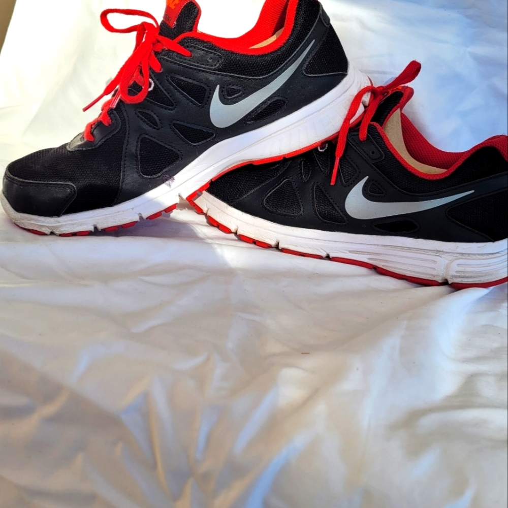 Nike Revolution 2 black and red shoes